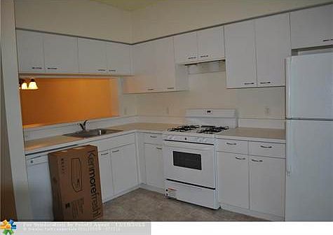 5th image of 7727 Sanibel Dr