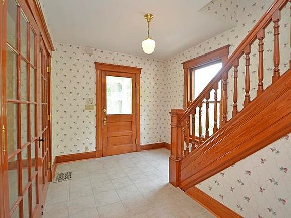 3rd image of 288 Oakmont St