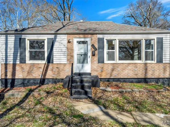 2045 Bainbridge Dr, Saint Louis, MO 63133