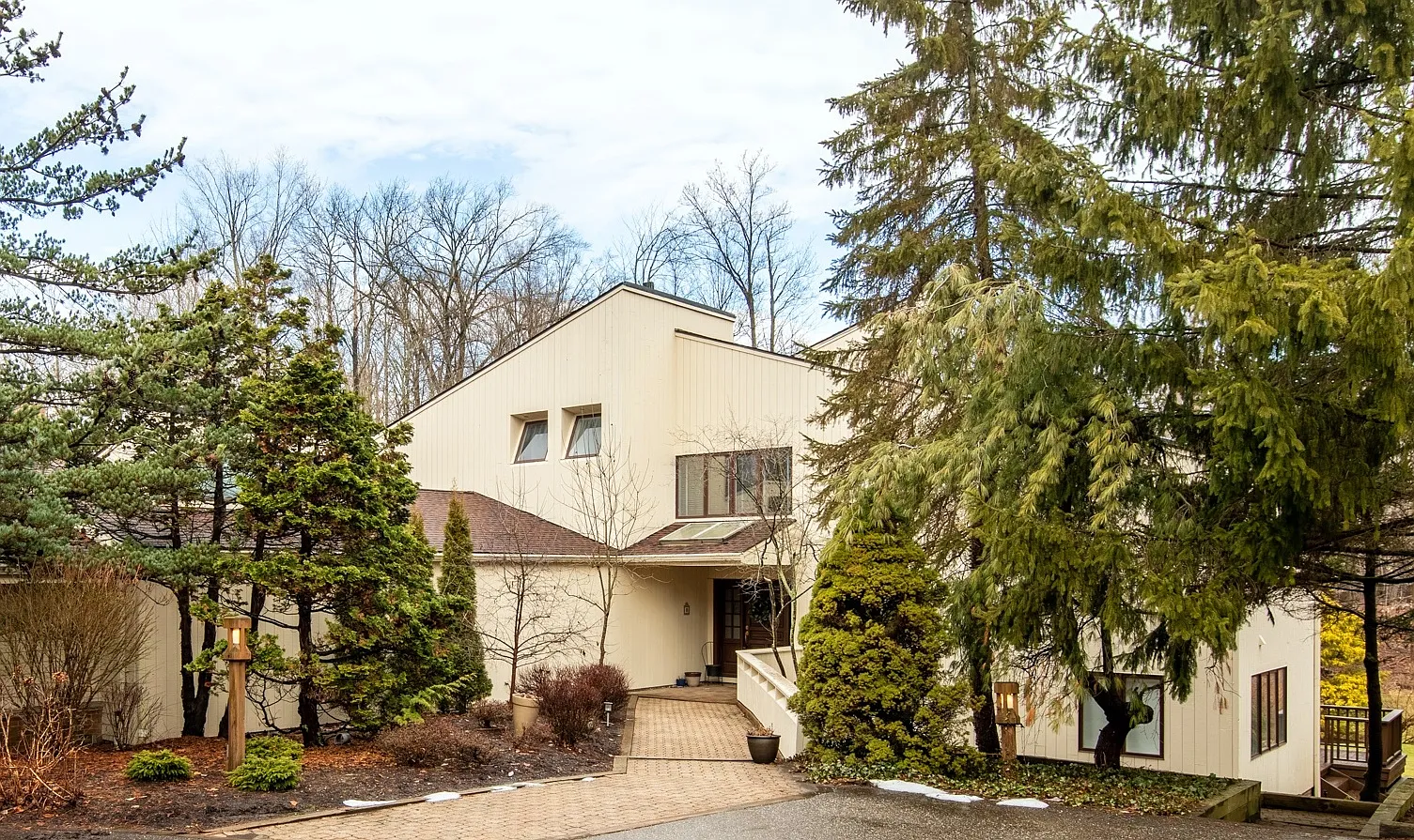 10 Stonehill Ln photo 1