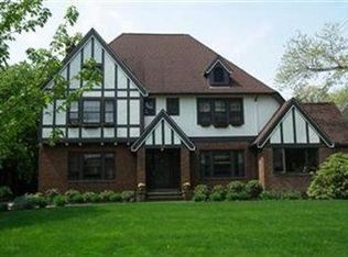 2846 Montgomery Rd, Shaker Heights, OH 44122