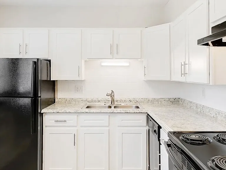 Experience cooking in this sleek kitchen, where style meets functionality. Experience cooking in this sleek kitchen, where style meets functionality.