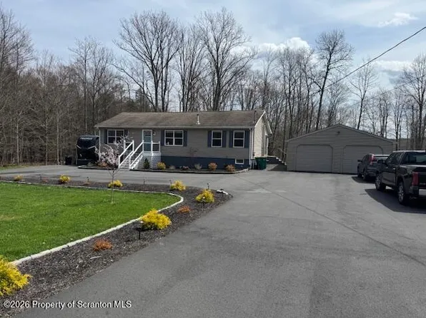 100 Victoria Cir, Lake Ariel, PA 18436