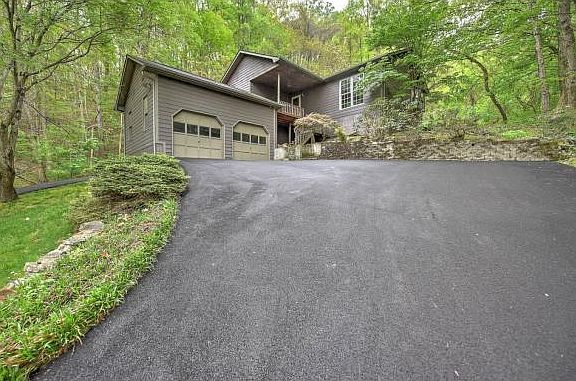 4th image of 2028 Queensbury Ct