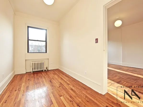 898 Union Street 4B image 3 of 5