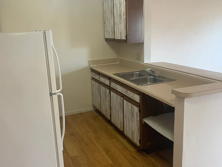 Oak Knoll Apartments — Photo 20