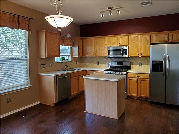 3rd image of 3772 Castle Rock Dr