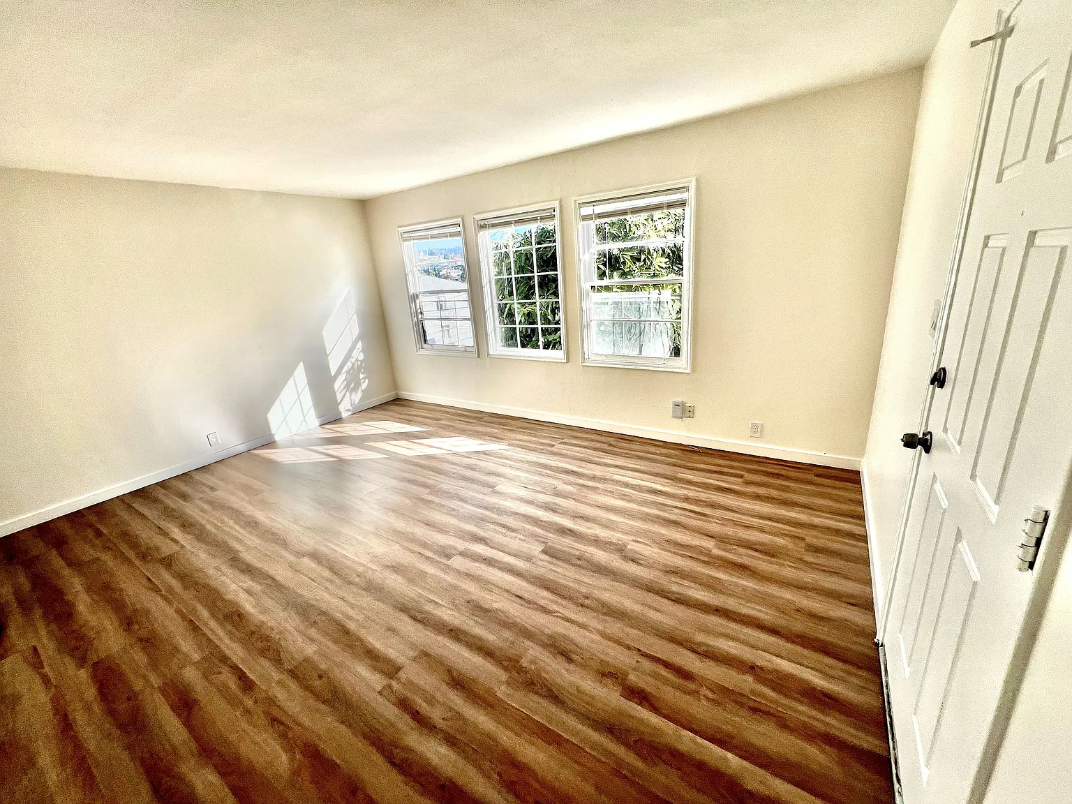 2 bed, 800 sqft, $2,500 — Photo 2