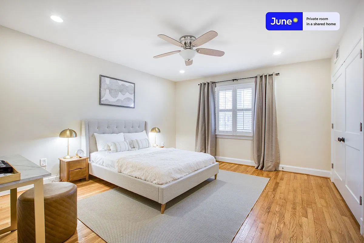 Queen bedroom in 3 bed/2 bath home in Capitol Hill #271 A — Photo 1