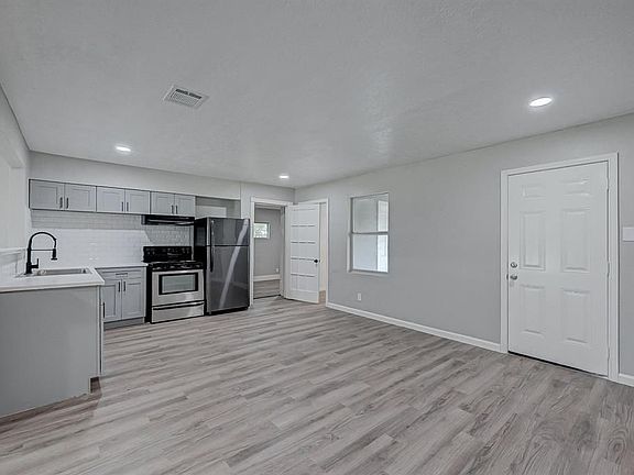 4th image of 5867 Flamingo Dr