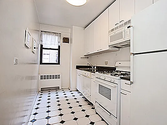 Rented by Sotheby's International Realty | media 18