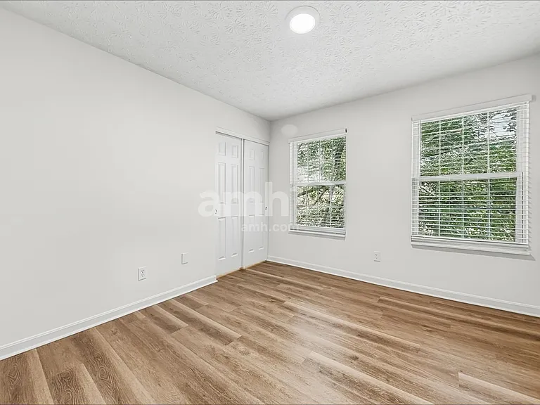 2044 Woodmere Dr — Photo 16