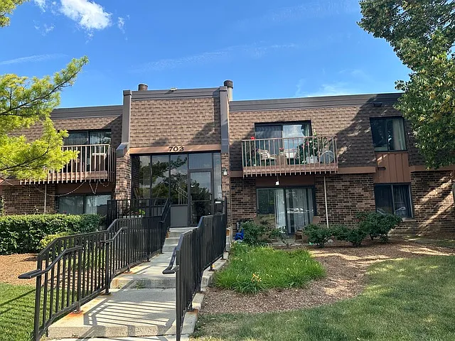 2 bed, 1000 sqft, $1,950 — Photo 1