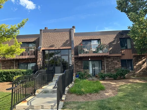703 Waterford Rd #2B, Schaumburg, IL 60193