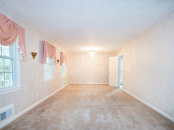 4th image of 3788 Dora Dr SE