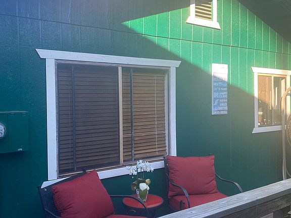 Lanai with chairs