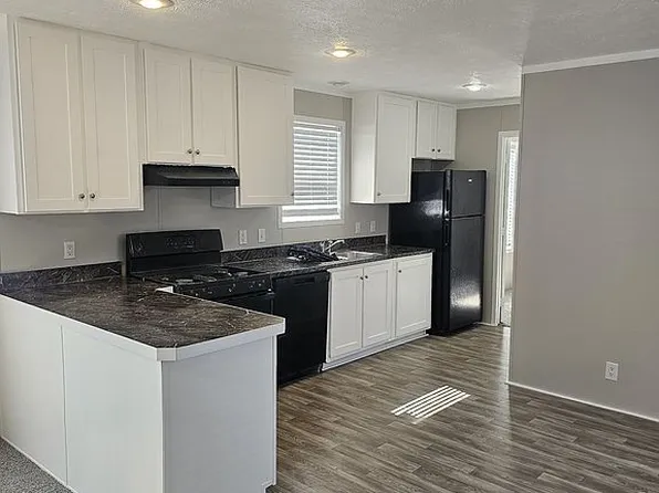 682 Walnut St, Westland, MI 48186