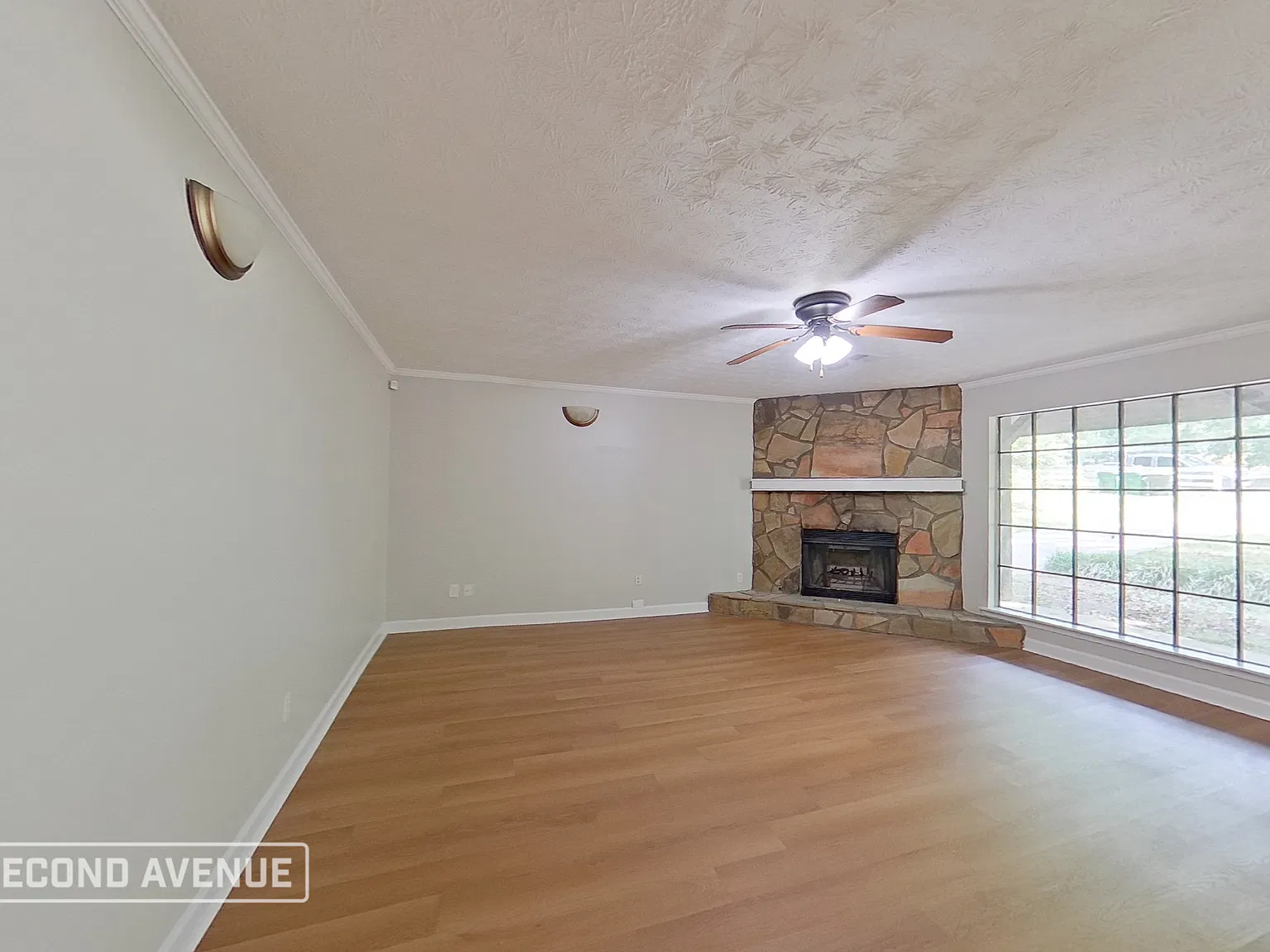 4 bed, 2.0 bath, 1742 sqft, $1,859 — Photo 4