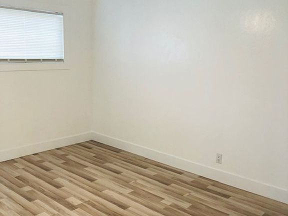 3rd image of 8633 La Salle St #Ed5ff9802