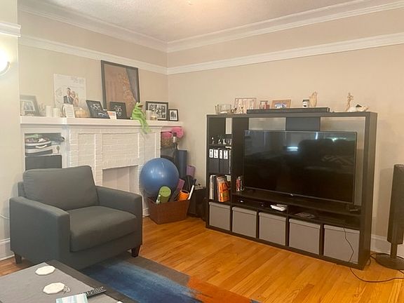 5th image of 2302 W Sunnyside Ave #3W