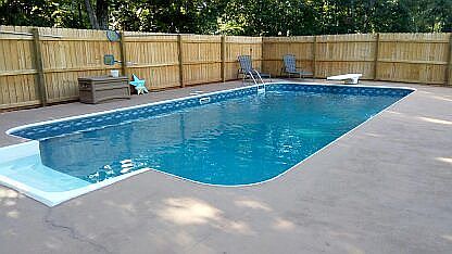 Inground pool w/diving board