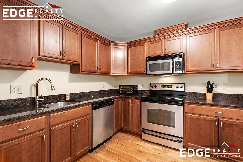 1 bed, 1.0 bath, $2,100 — Photo 1