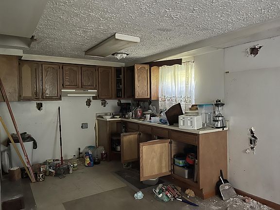 3rd image of 1036 Diana Ct