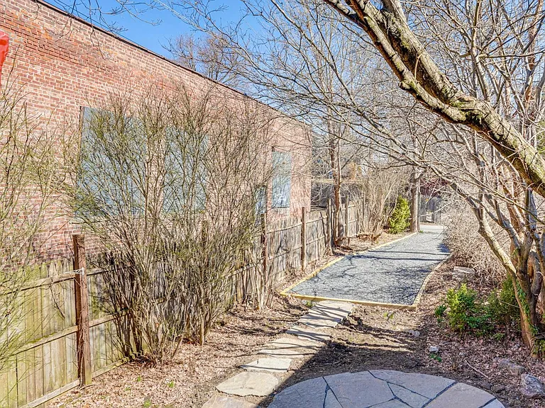 442 Columbia St #2 — Photo 21
