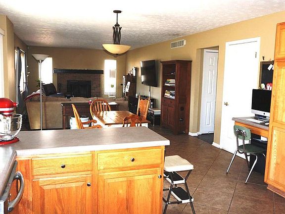 4th image of 611 Summerfield Pl
