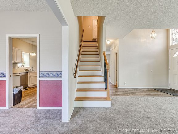 5th image of 516 S Laurel Ave W