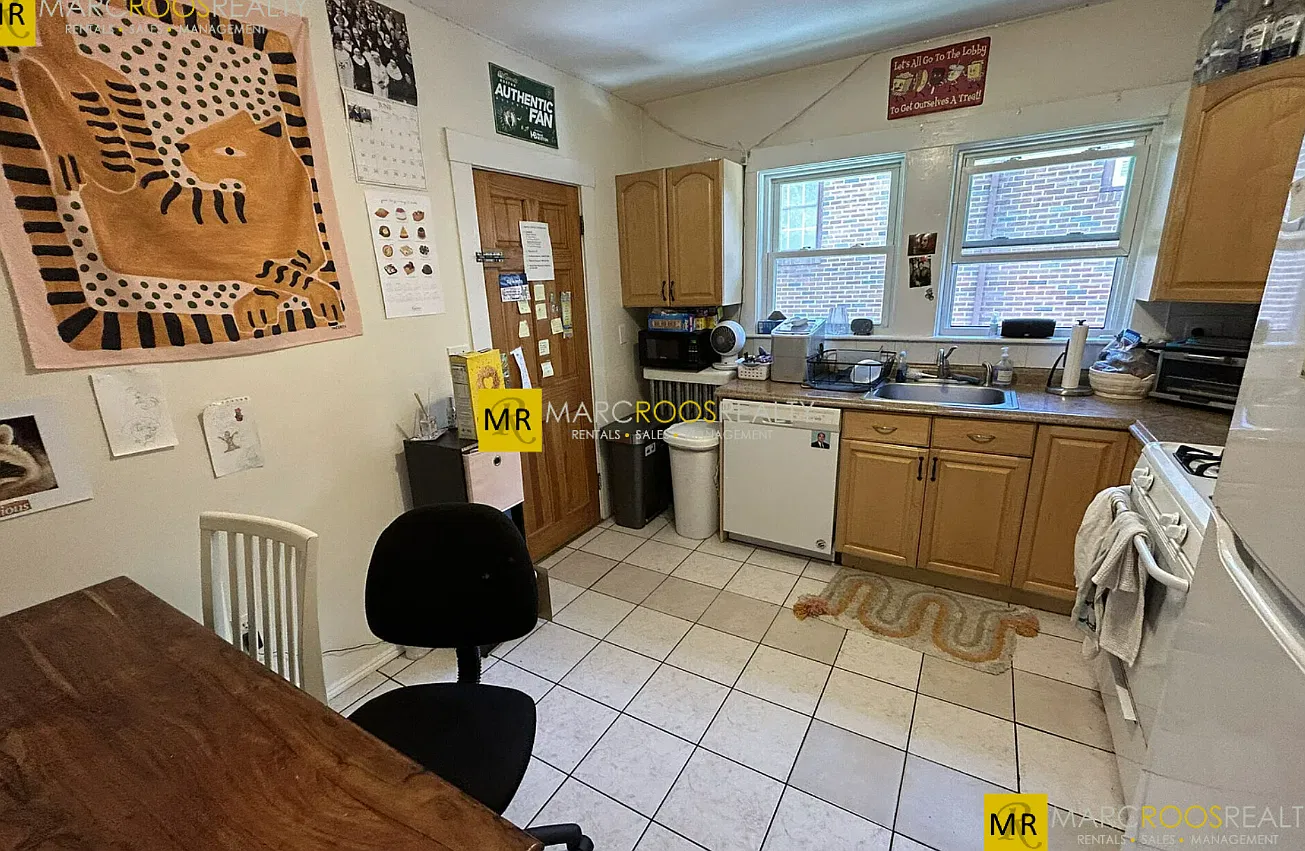 5 bed, 9999 sqft, $8,500 — Photo 1