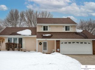 21101 Greenbrier Dr, Elkhorn, NE 68022