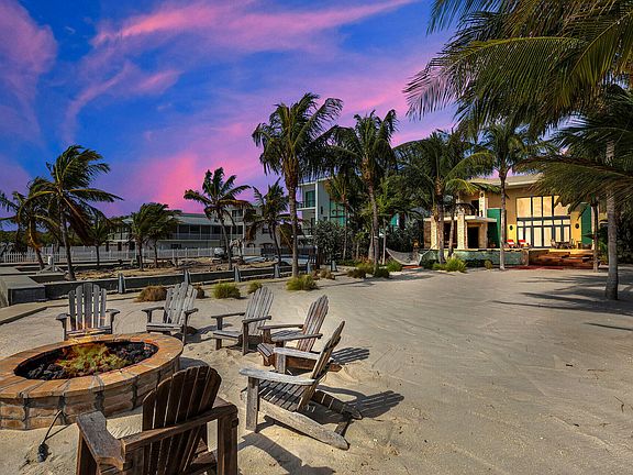 4th image of 352 Sound Dr