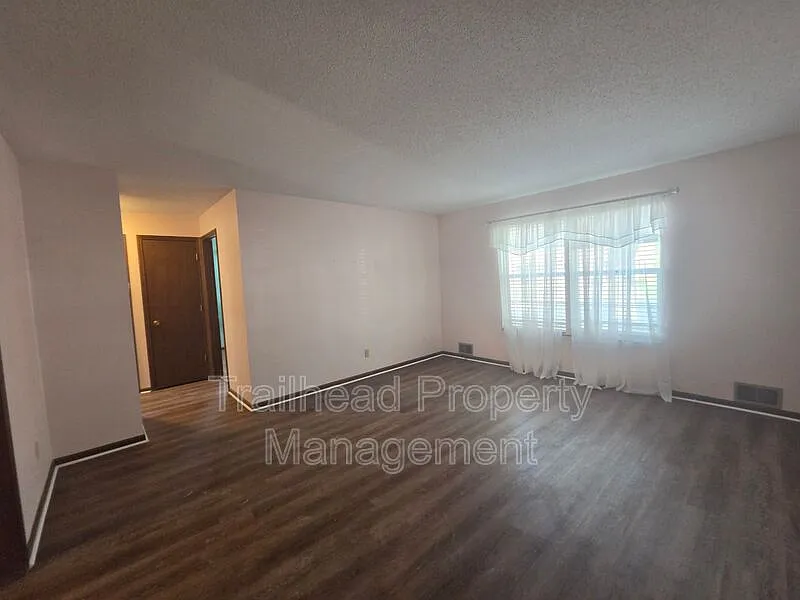 2 bed, 1.0 bath, 900 sqft, $1,025 — Photo 4