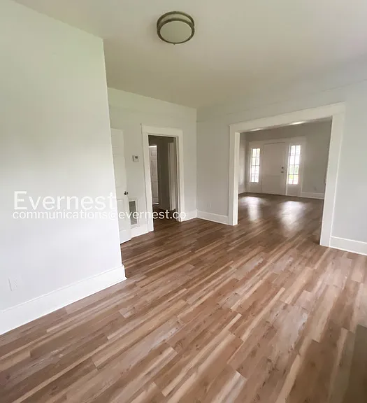 821 50th St N — Photo 10