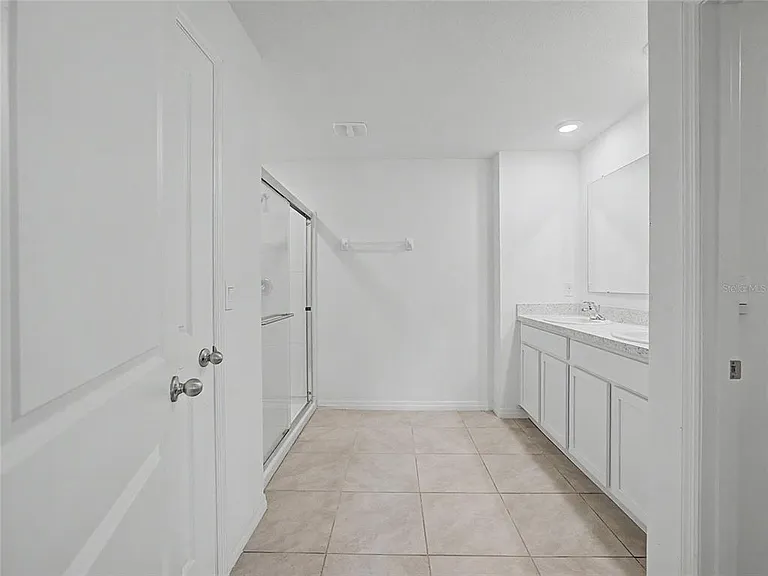 6484 SE 4th Ln — Photo 11