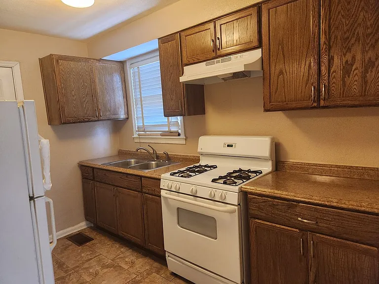 3128 Carver St — Photo 5