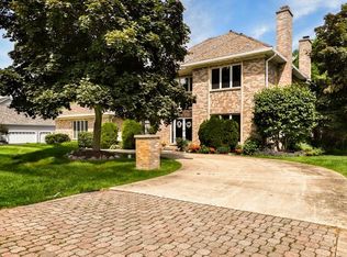 22575 N Linden Dr, Lake Barrington, IL 60010