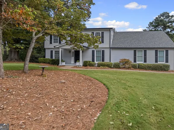 8 Pine Ridge Dr, Newnan, GA 30263