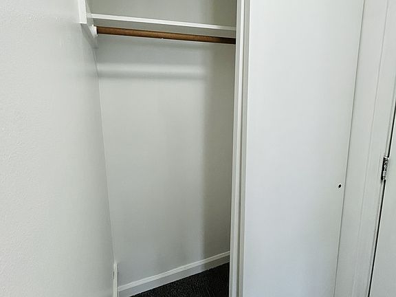 5th image of 100 Walnut Tree Dr #B