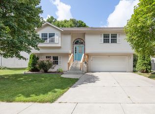 1140 Green Tree Rd, West Bend, WI 53090