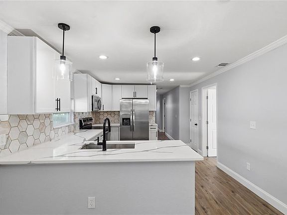 3rd image of 2623 E 38TH AVENUE