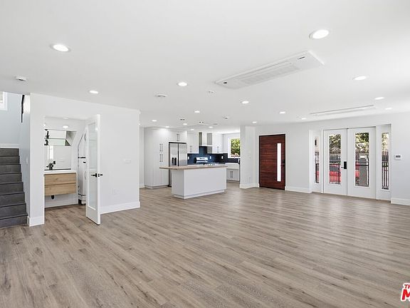 4th image of 11611 Burbank Blvd