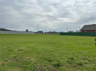 40731-40732 40733 Lake Forest Blvd, New Orleans, LA 70126