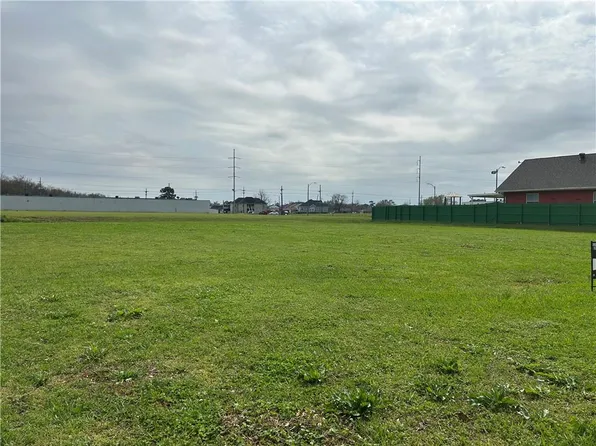 40731-40732 40733 Lake Forest Blvd, New Orleans, LA 70126