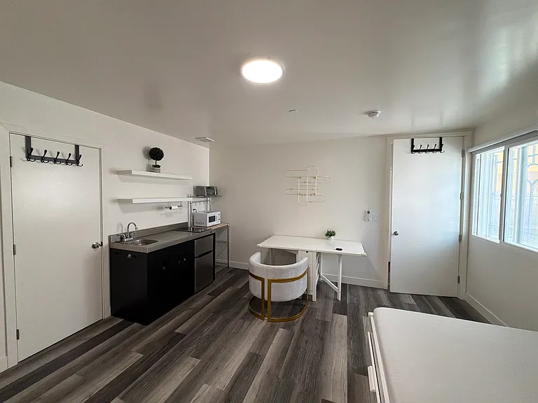 1280 W 37th Pl #B1 — Photo 17