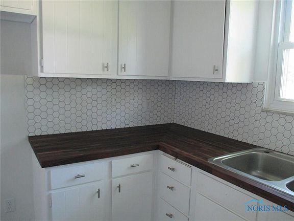 3rd image of 1026 Fort Dr