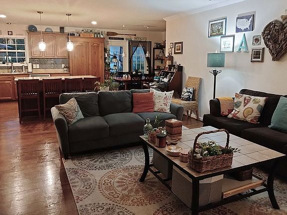 Open, bright floor plan! 