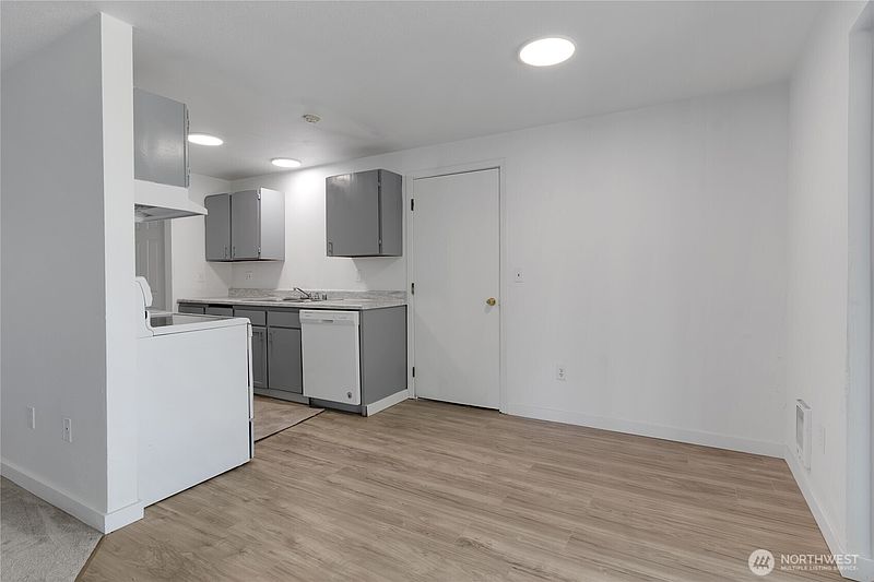4th image of 3734 N Baltimore Street