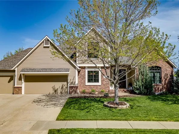 1116 Douglas Dr, Lawrence, KS 66049